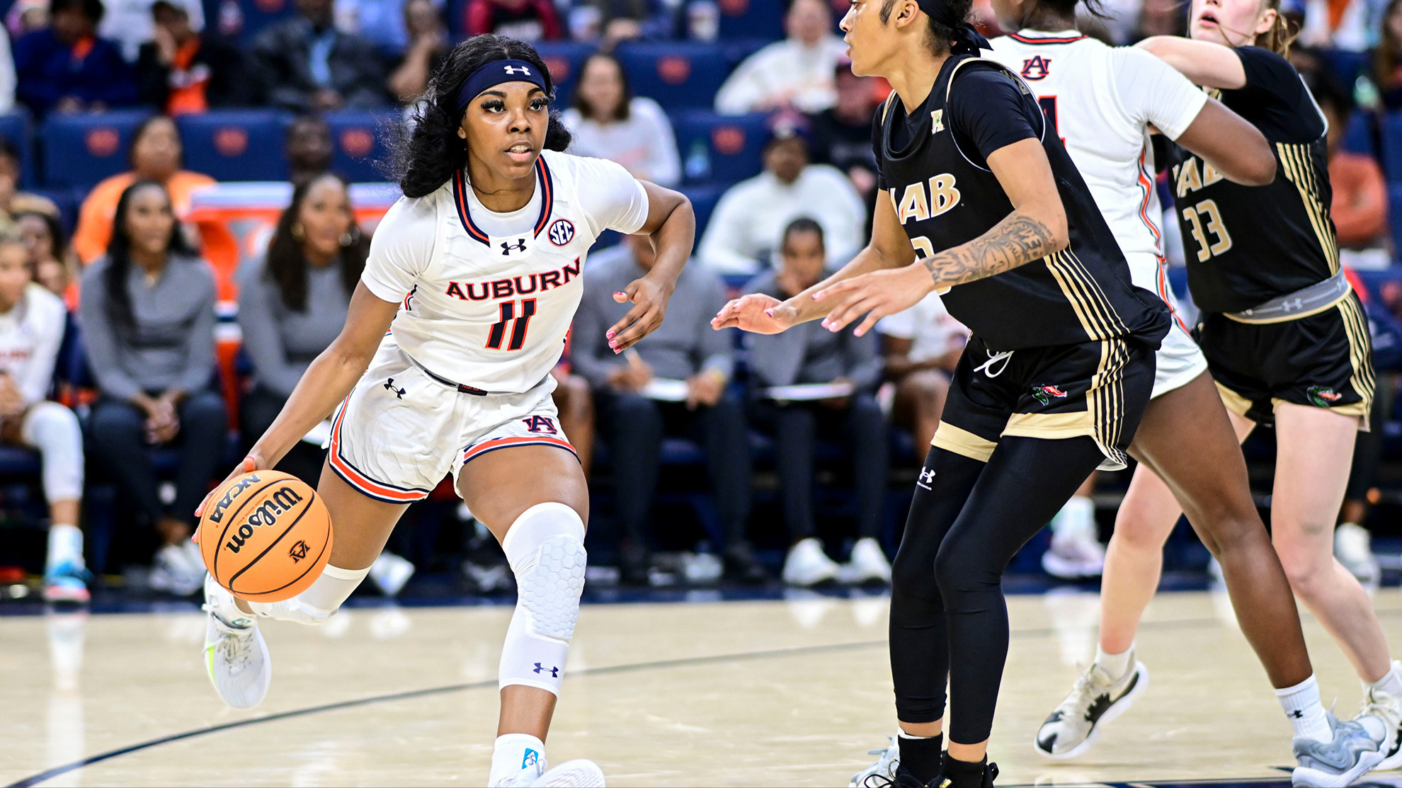 Auburn basketball - Gallery image 4