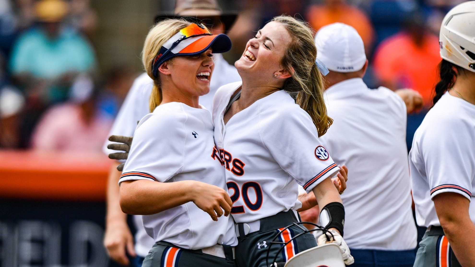 No 19 Auburn Softball Continues League Play At No 15 Florida Auburn Tigers Official 9435