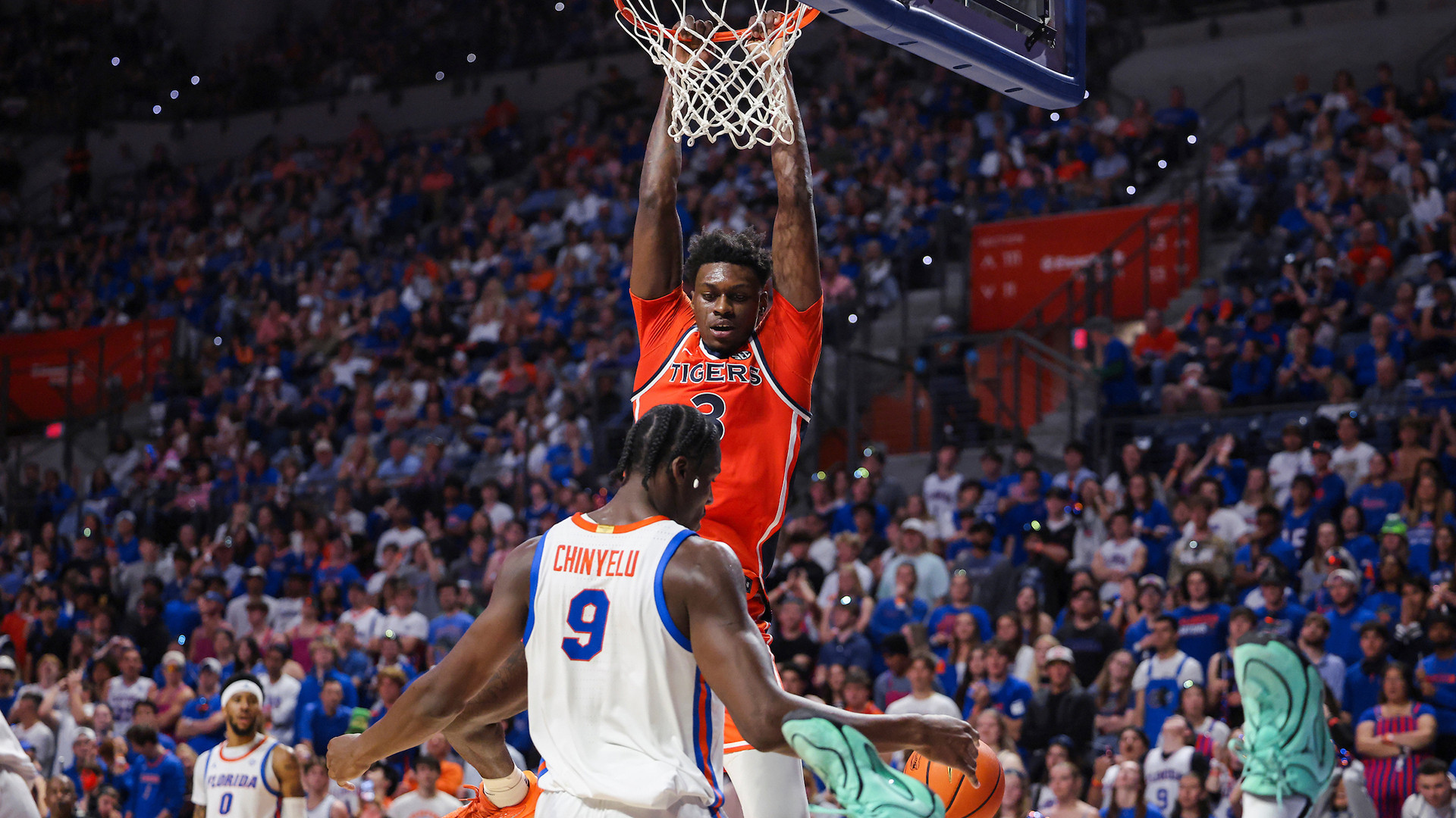 No. 2 Auburn wins at South Carolina, improves to 3-0 in SEC