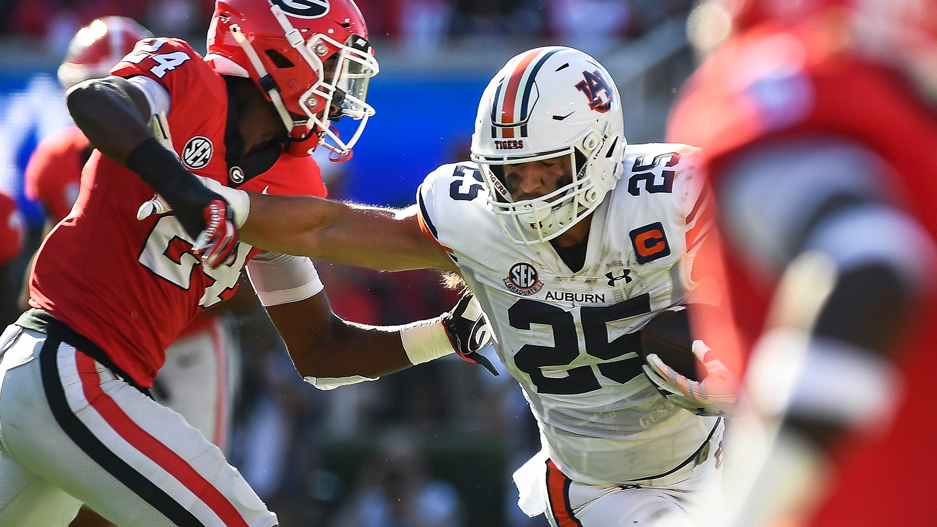 No. 2 Georgia Beats Auburn 42-10 In Deep South's Oldest Rivalry ...