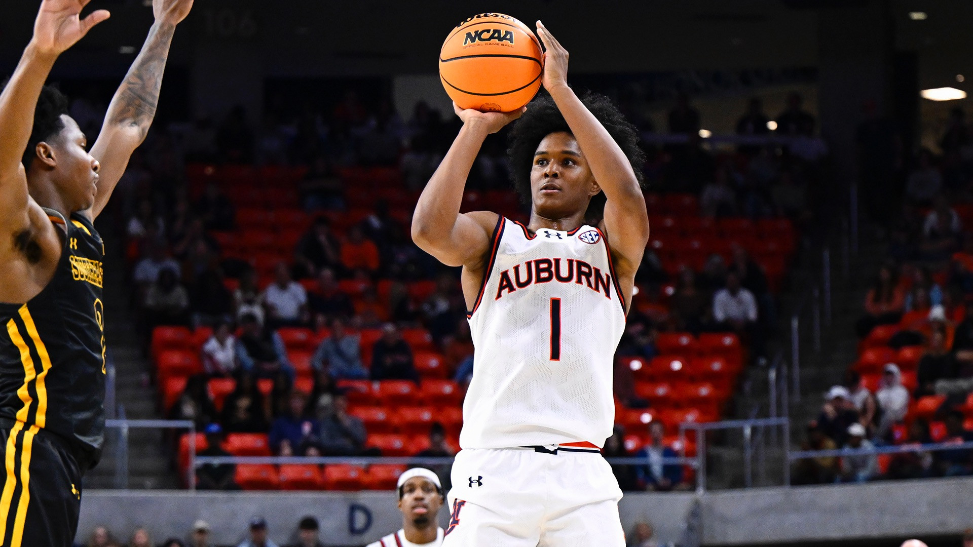 Aden Holloway - Men's Basketball 2023-24 - Auburn Tigers - Official  Athletics Website