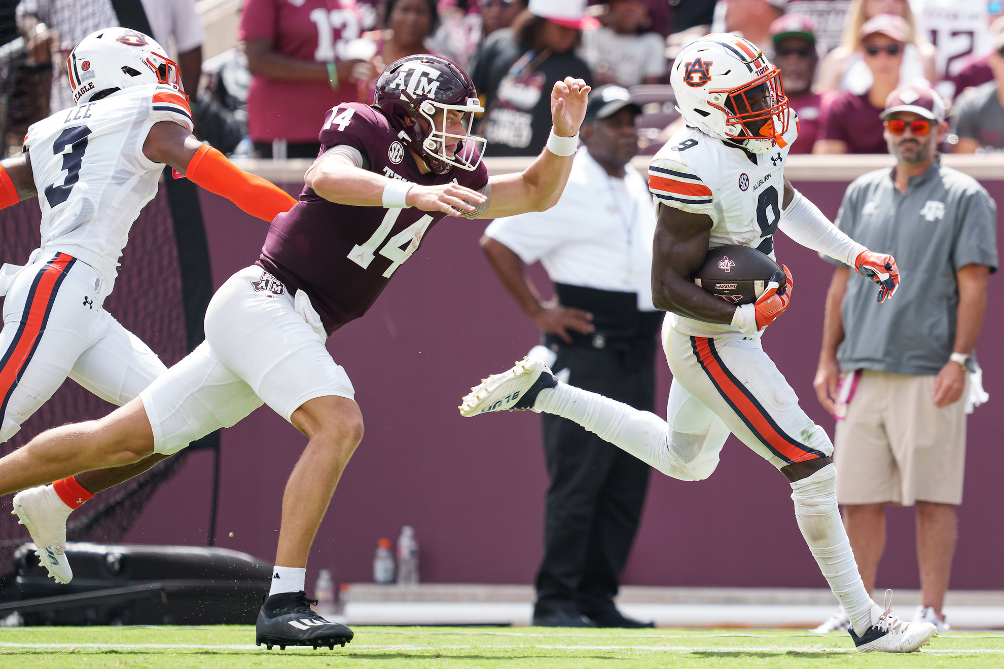 Auburn Linebacker Eugene Asante (9)_20230923_FB_atTexasAM_ZB_0329