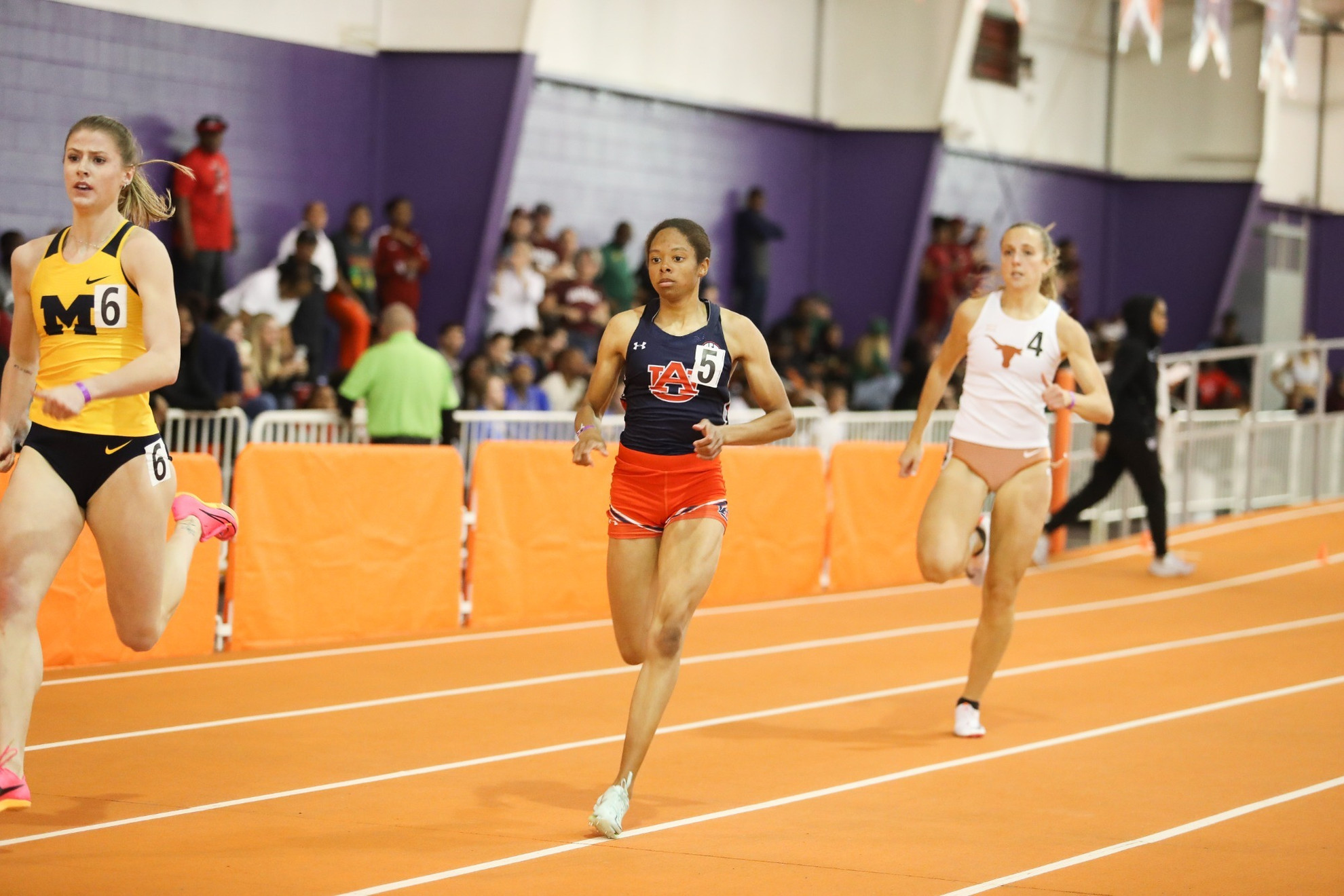 Arianna Sharpe breaks freshman record in 400m dash Auburn Tigers