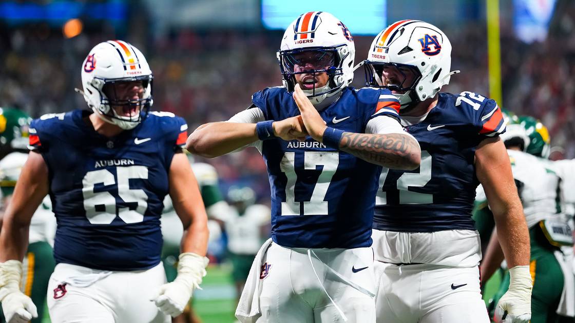 Auburn holds off Baylor for a 17–16 opening win