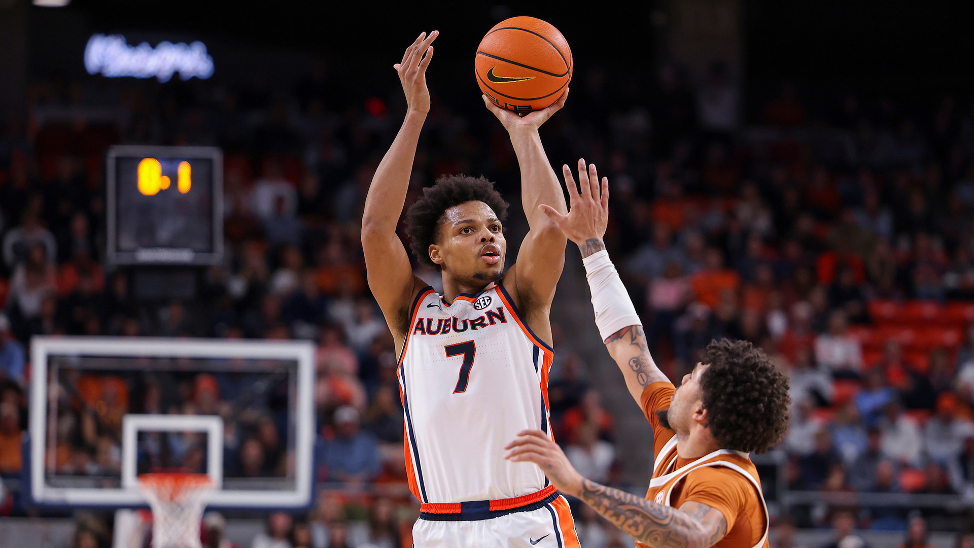 4 in a row: Hall, Overton lead Auburn to 88-82 comeback win over Texas - Auburn Tigers - Official Athletics Website