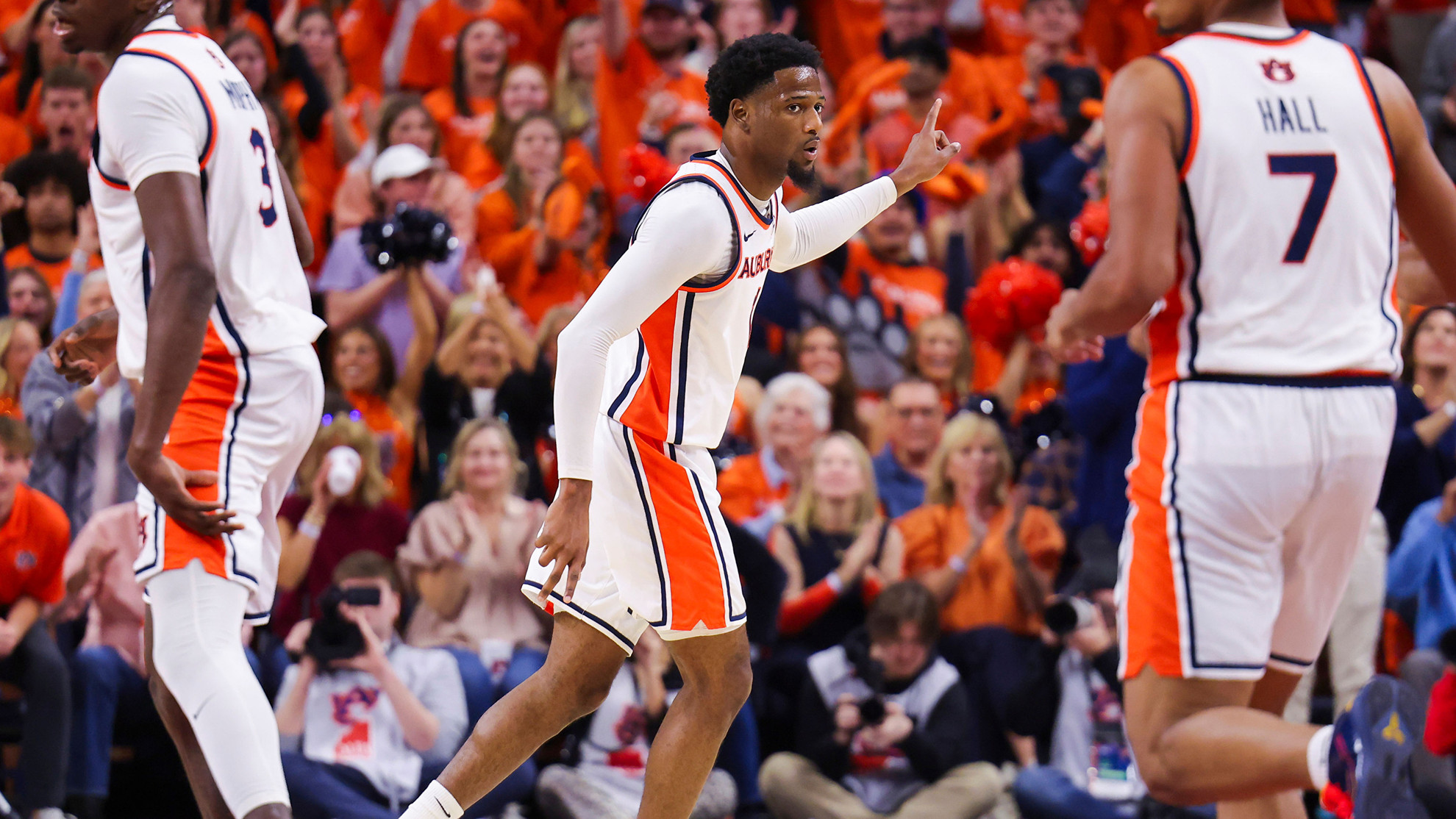 Aden Holloway - Men's Basketball 2023-24 - Auburn Tigers - Official  Athletics Website